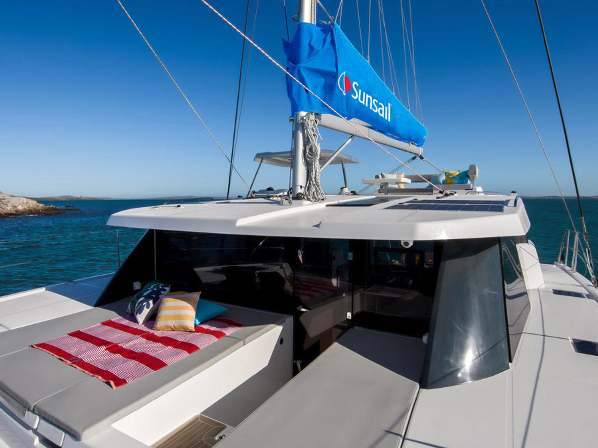 7015514820000102889_Sunsail_424_Leopard_42_-_ext.jpg