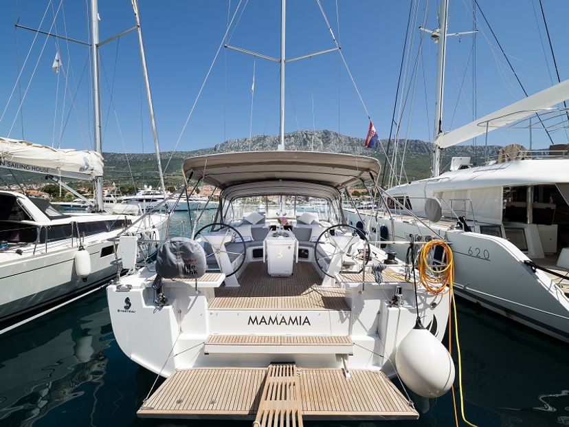 Beneteau OCEANIS 51.1 MAMAMIA (WITH AC&GENERATOR OWNER VERSION)