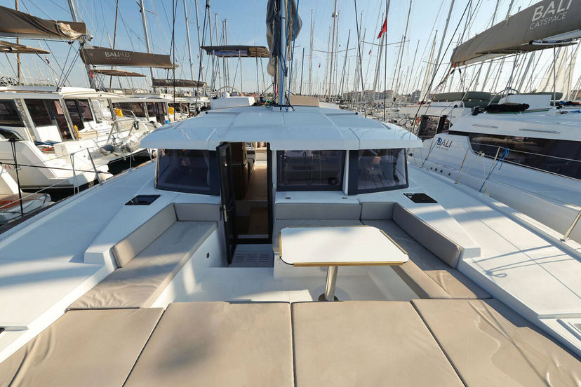Bali Catamarans 4.2 Sahar