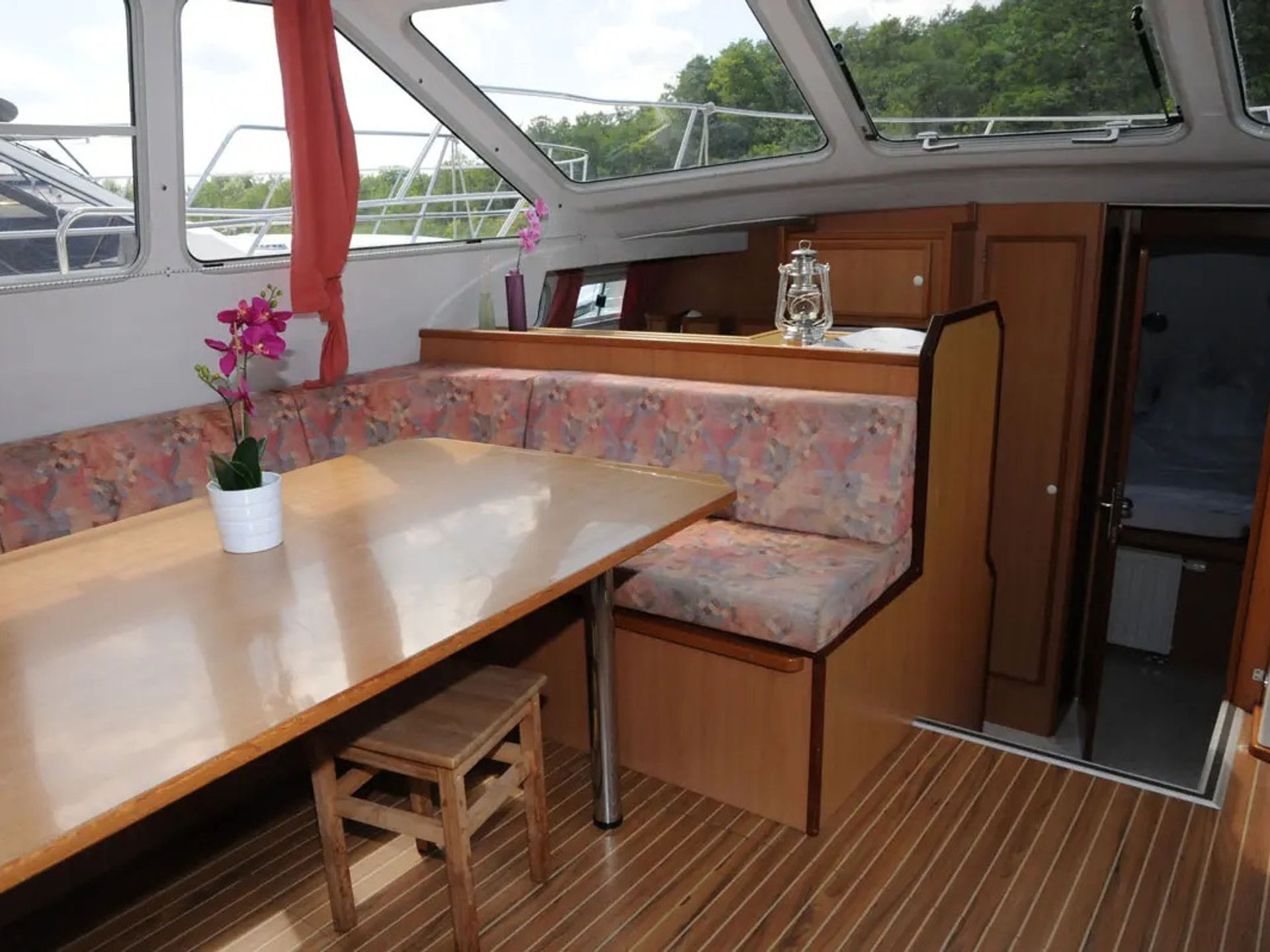 7100665650000107805_Tarpon_42_TP_interior.jpg