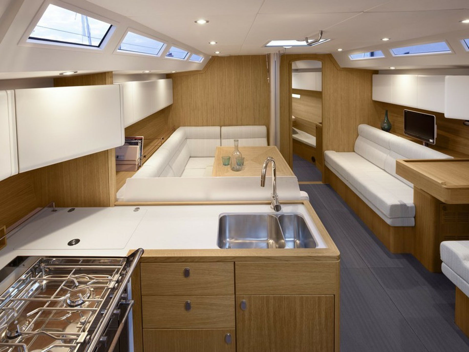 7135641830000104027_interior.jpg