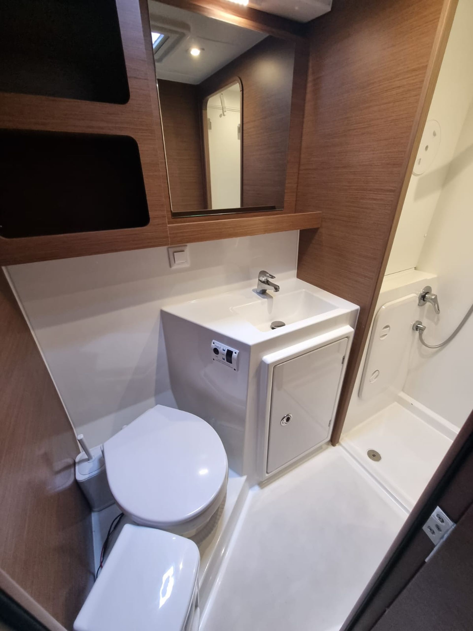 7157685210000107709_Interior_12.jpg