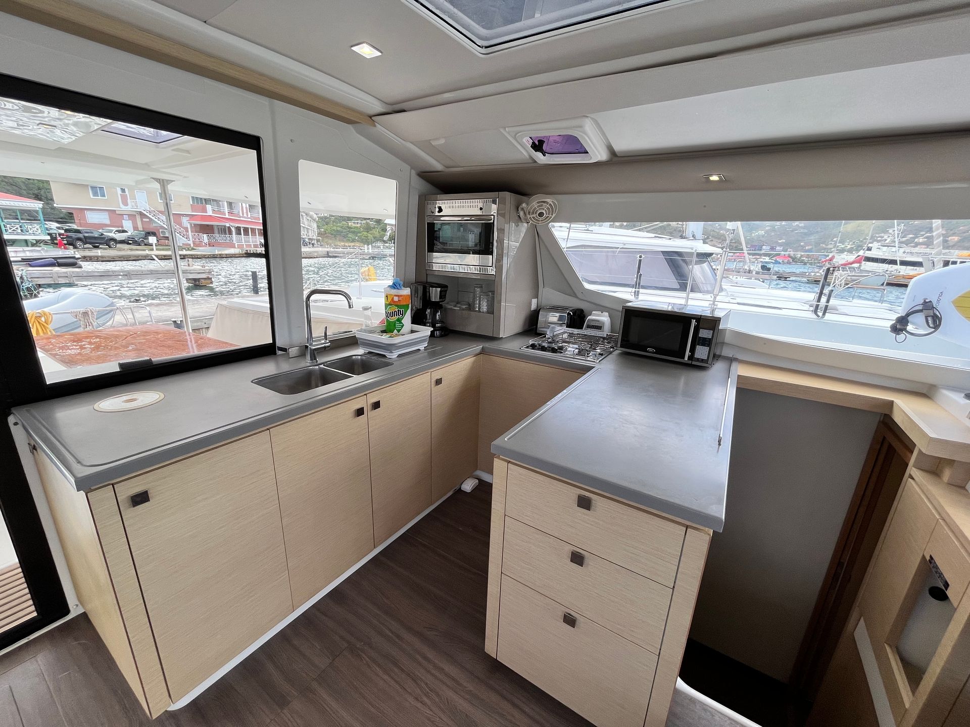 7176871351404863_Galley.jpg