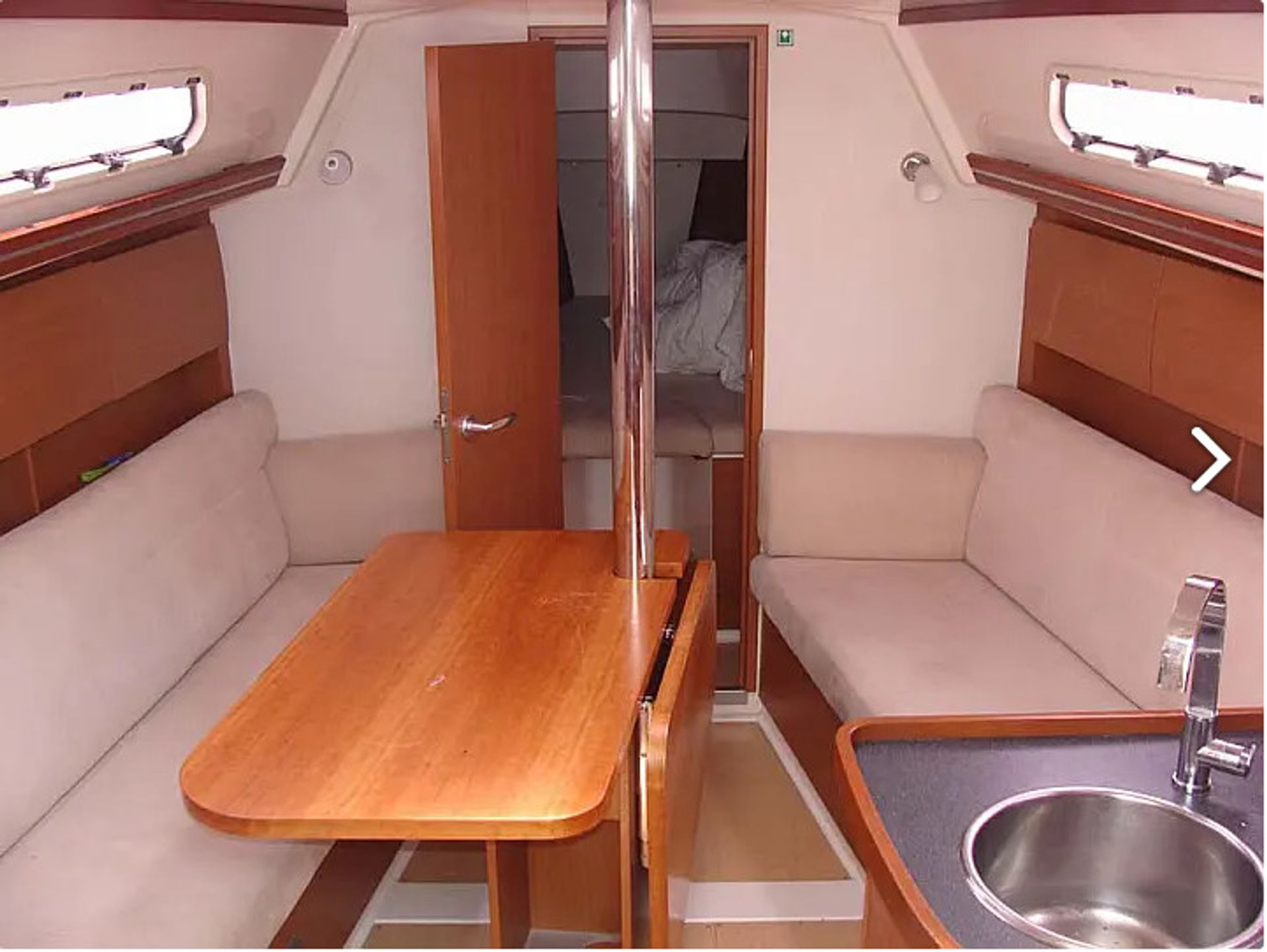 7179305680000101802_AF-H325_interior.jpg