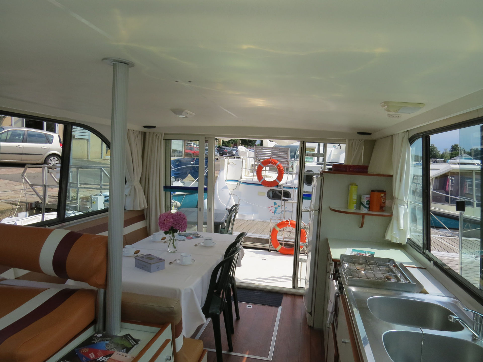 7216169610000107836_Nicols_interior.jpg