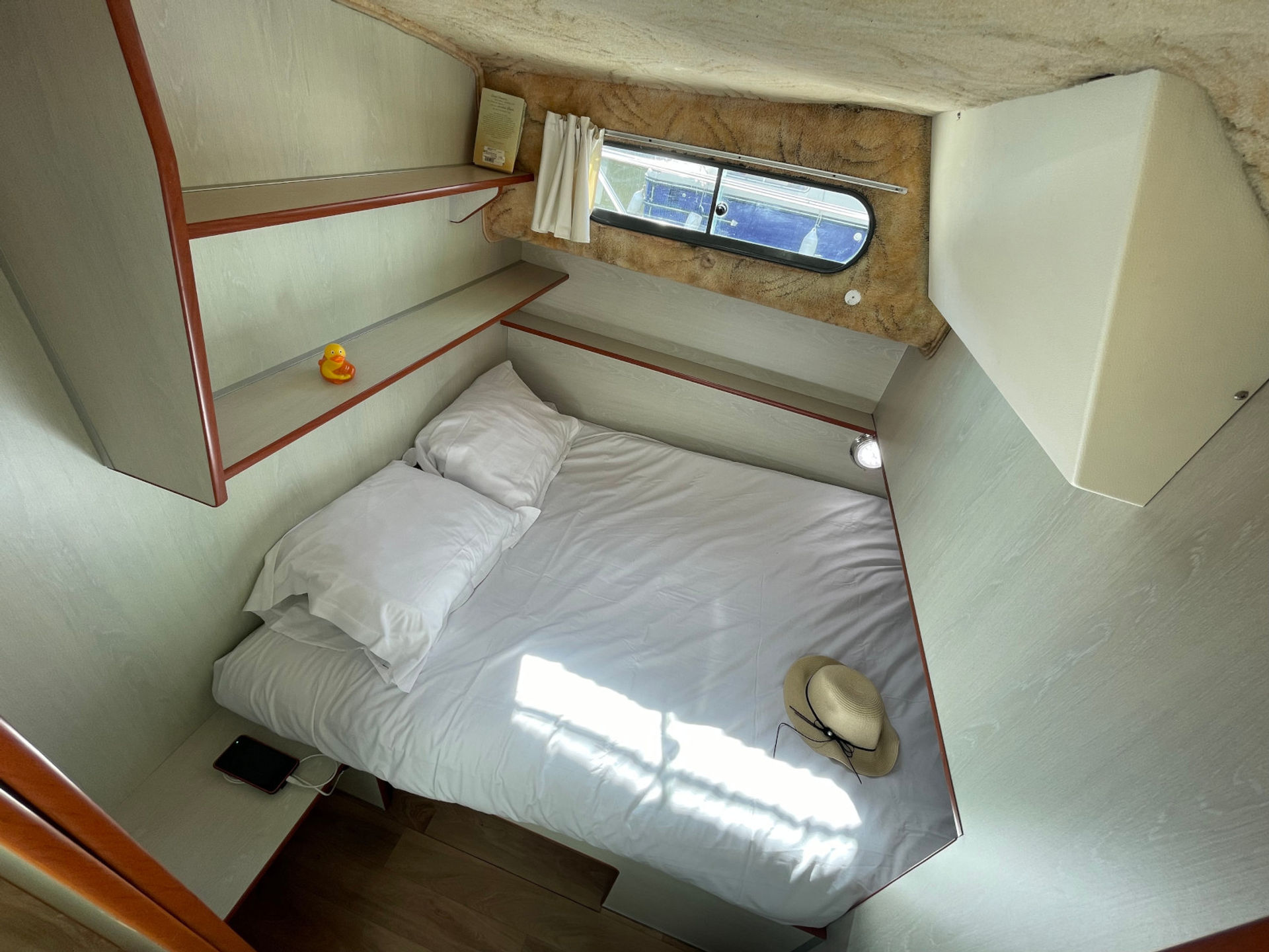 7216169790000107836_N1170_interior.jpg