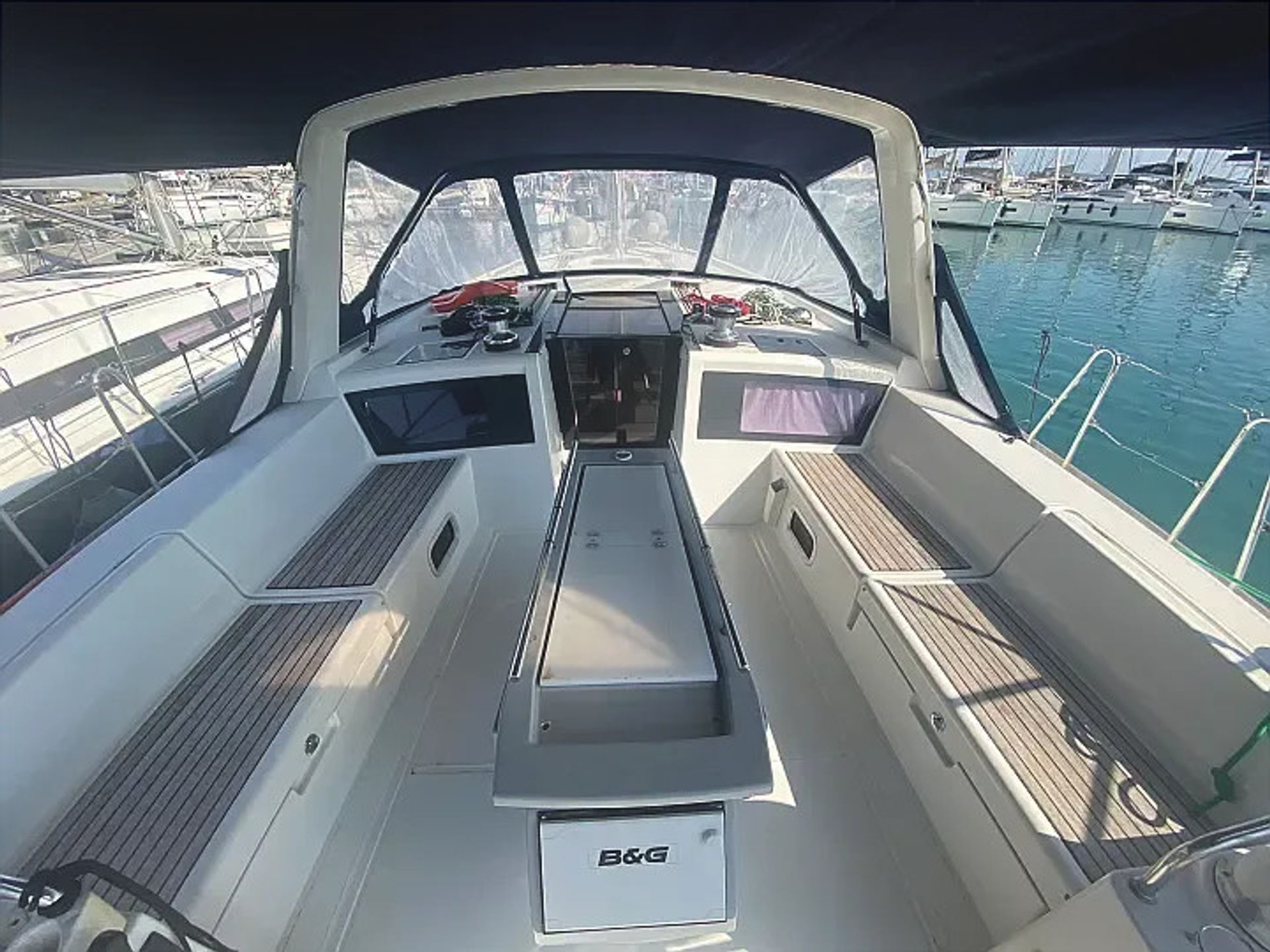7221191560000104347_Bandol_ext.jpg