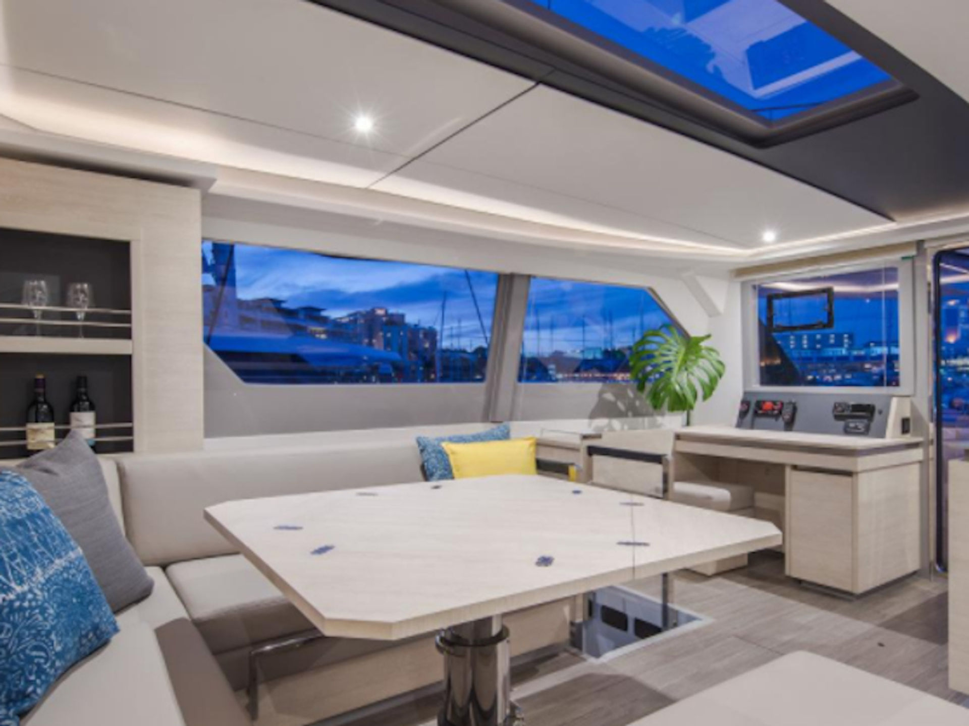 7269320030000102903_interior.jpg