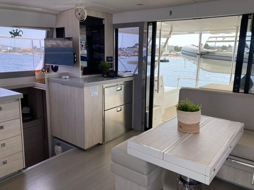Leopard Catamarans 43 LEOPARD 43 PAULINE POWERCAT 