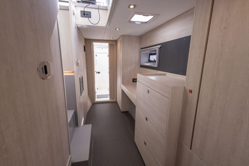 Leopard Catamarans 43 LEOPARD 43 PAULINE POWERCAT 
