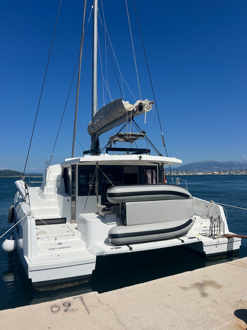 Bali Catamarans 4.2 Honey Meadow