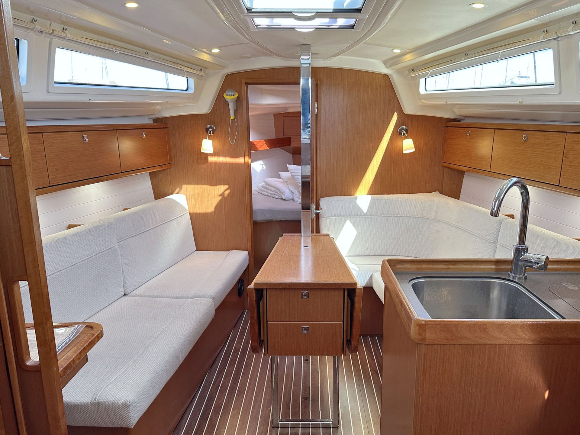 7300141510000103919_LJ_interior.jpg