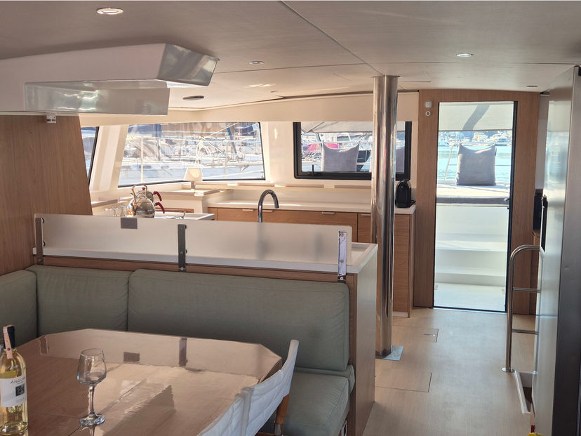 Bali Catamarans 4.6 Royal Salute