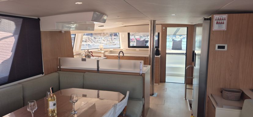 Bali Catamarans 4.6 Royal Salute