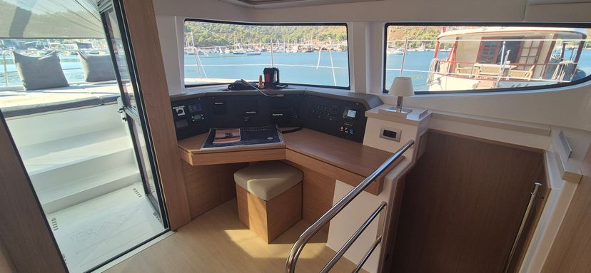 Bali Catamarans 4.6 Royal Salute