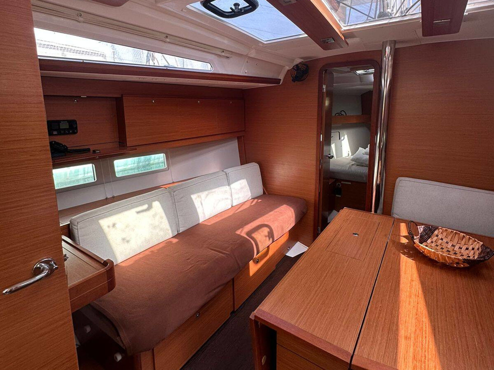 7467962170000100171_INO_interior.jpg