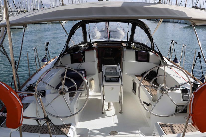 Jeanneau 37 OYSTER SHELL