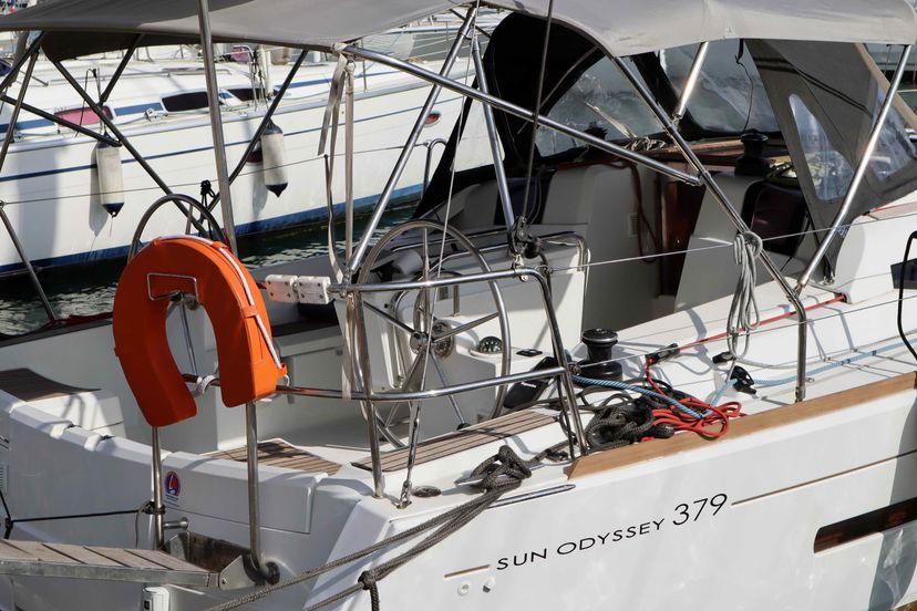 Jeanneau 37 OYSTER SHELL