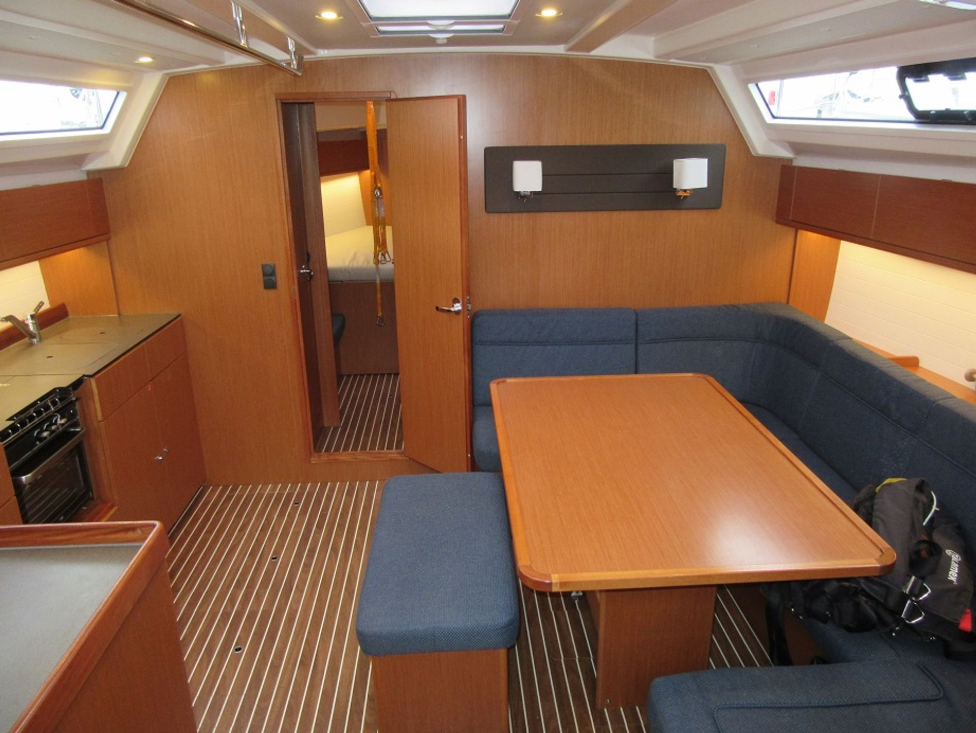7473360940000101921_BC46_interior.jpg