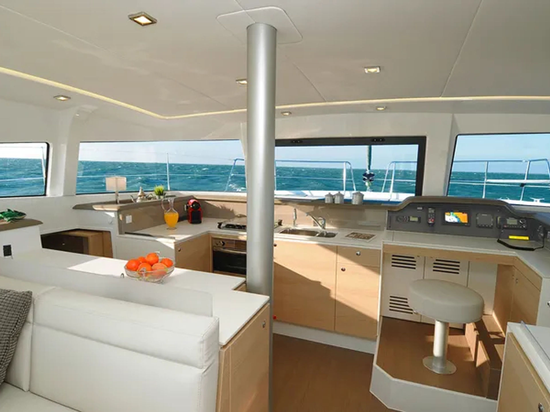 7473444540000100171_Double_Six_interior.jpg