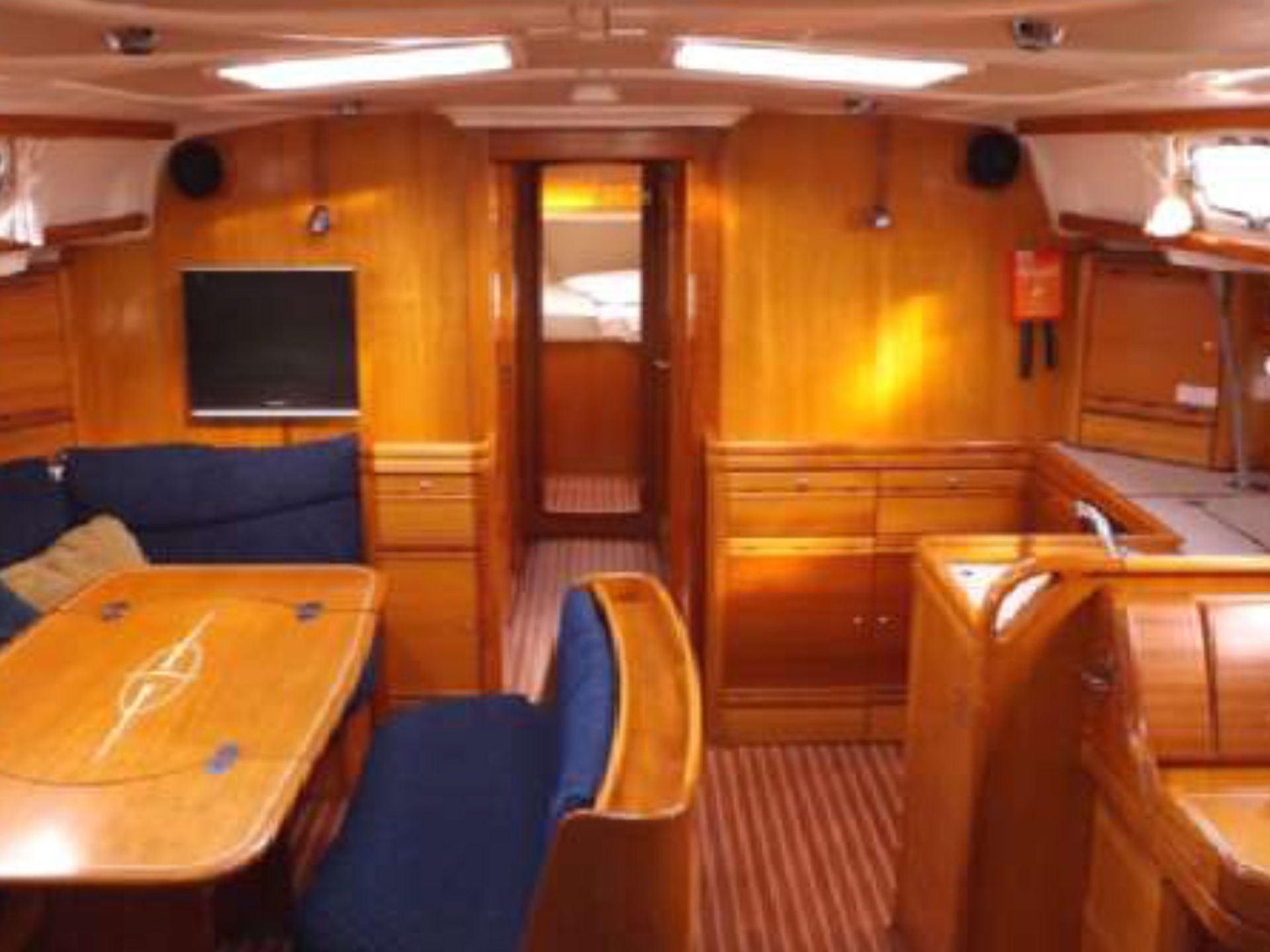 7475438780000100171_Jeannine_interior.jpg