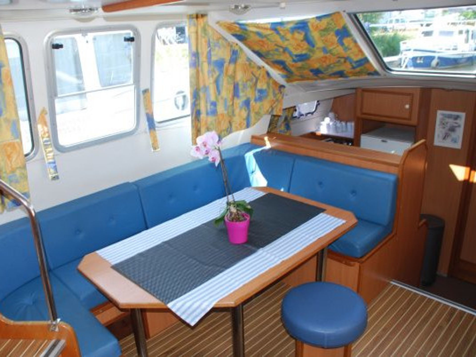 7476570130000108038_Tarpon37_interior.jpg
