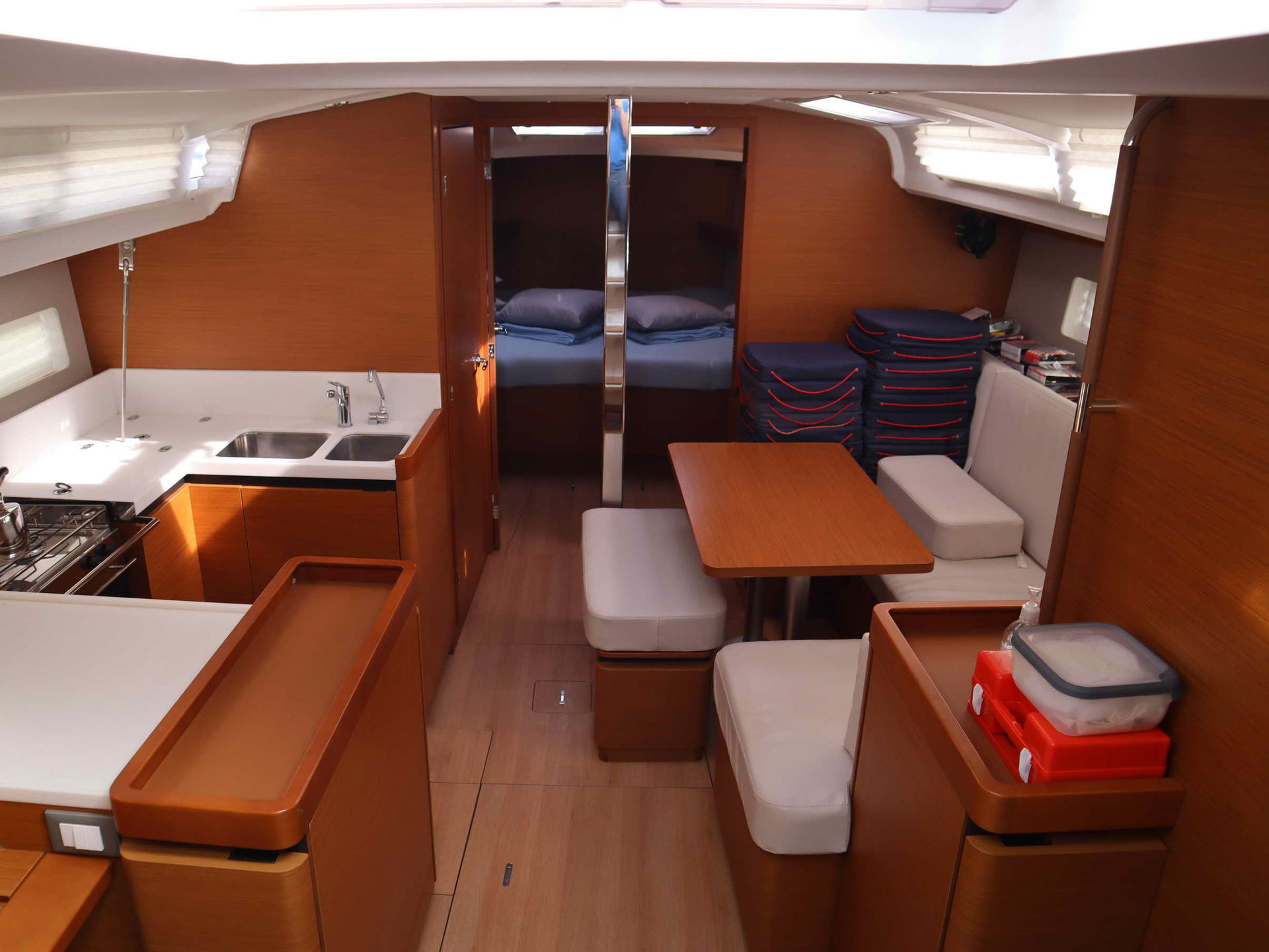 7479438940000100171_Diamond_interior.jpg