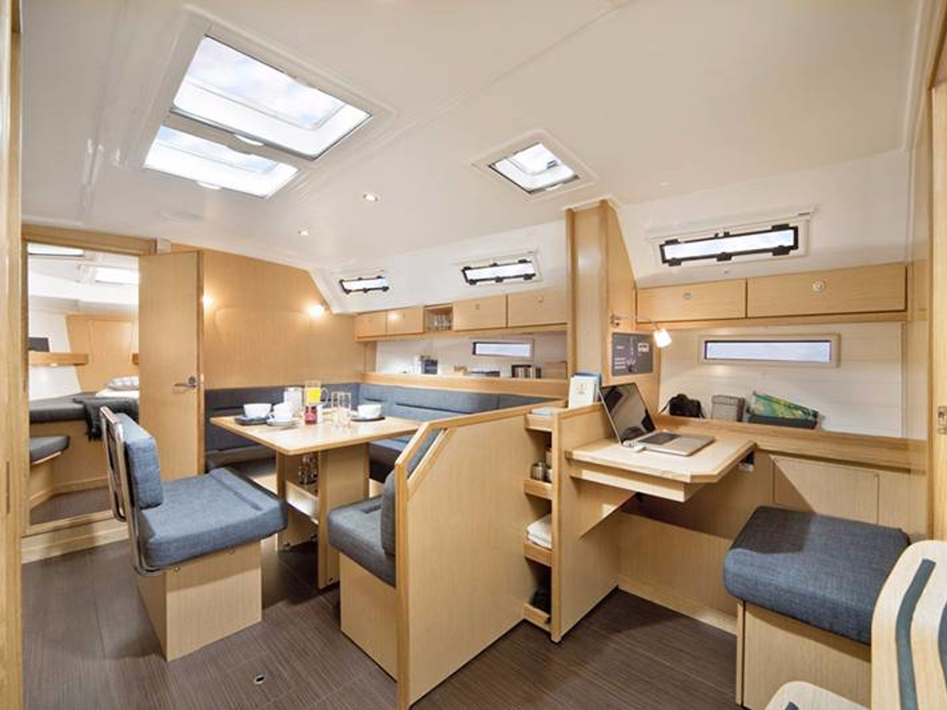 7515546420000104027_Star_Fabian_interior.jpg