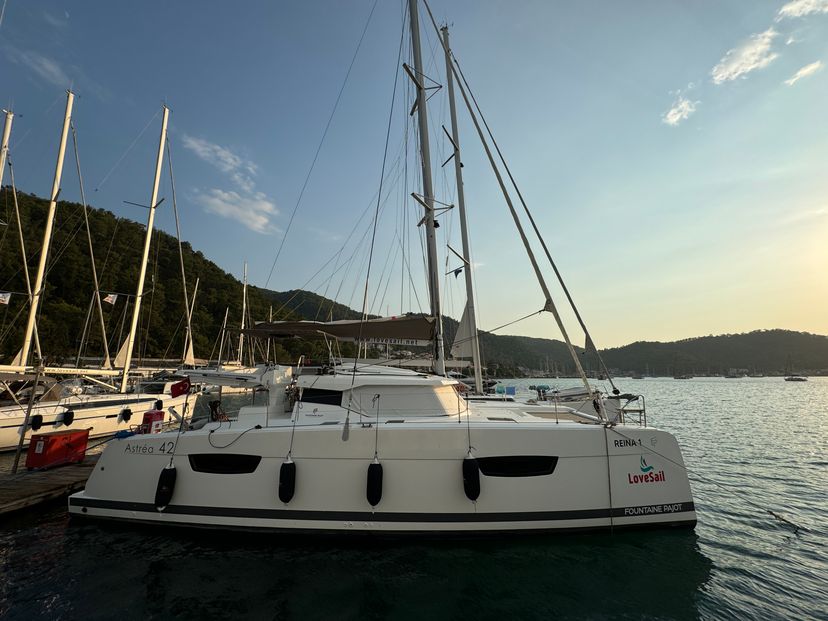 Fountaine Pajot 42 Reina