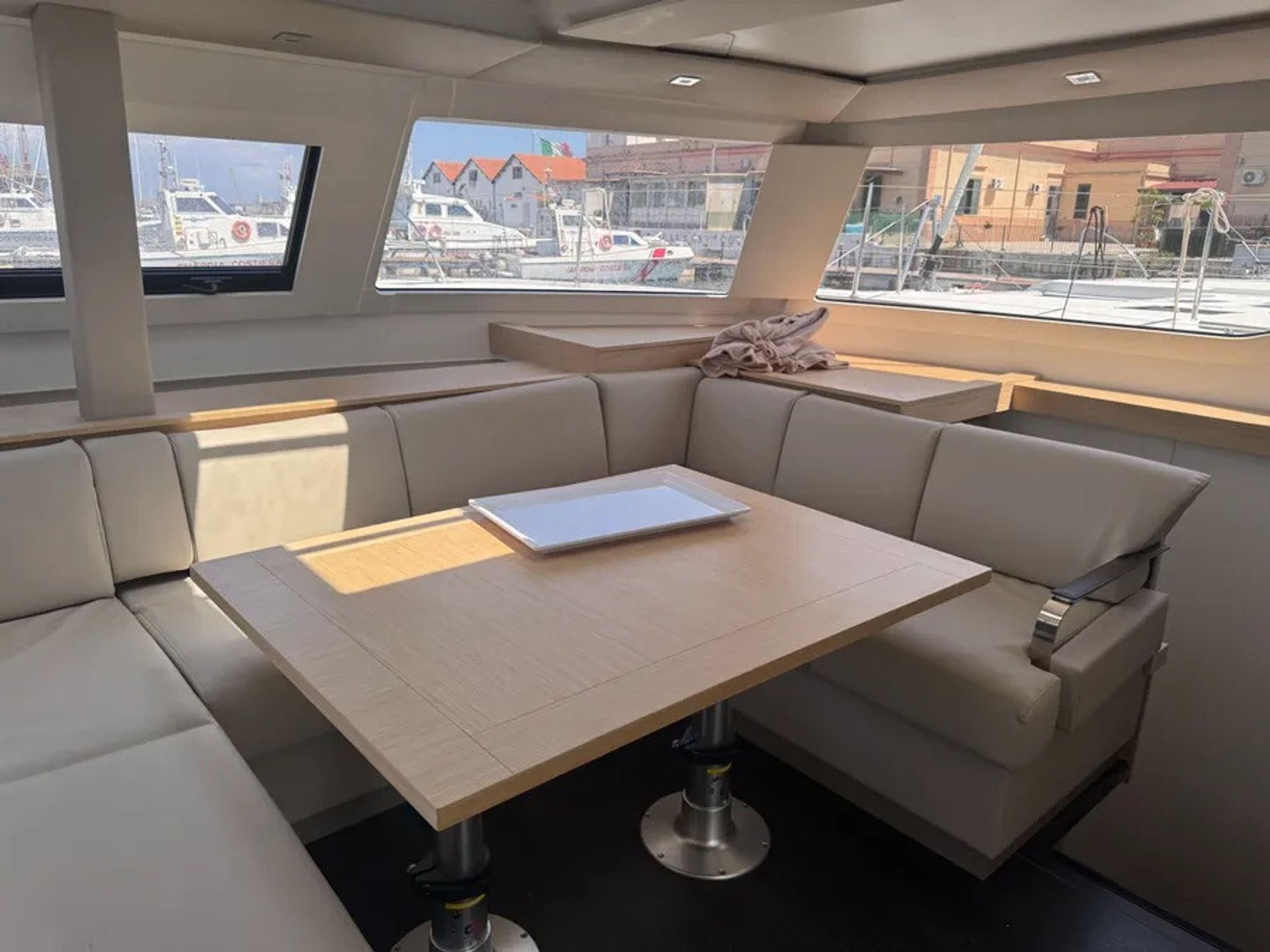 7527106170000107771_Elba_45_interior.jpg