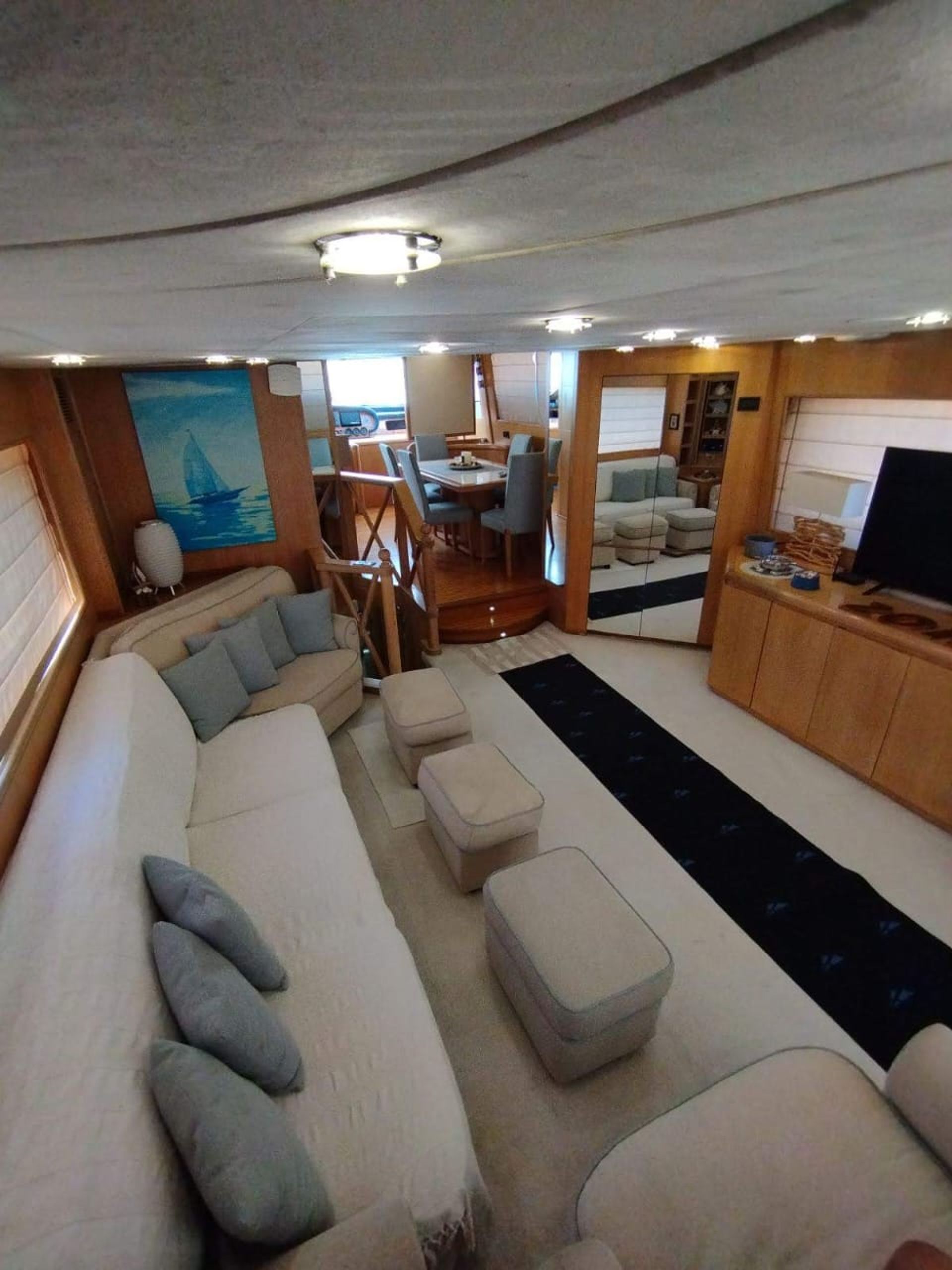 7572967250000104347_Saloon3.jpg