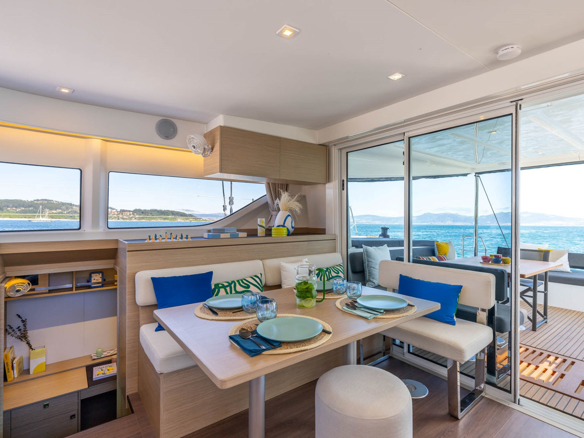 7579395440000108736_lagoon-43-interior.jpg