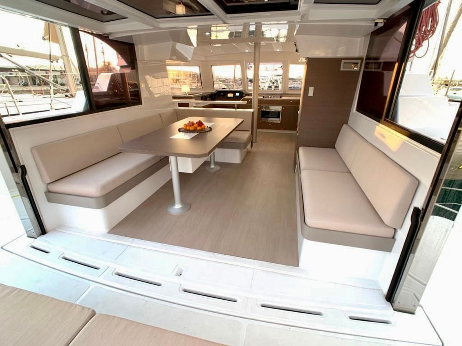7583710900000108085_SM_interior.jpg