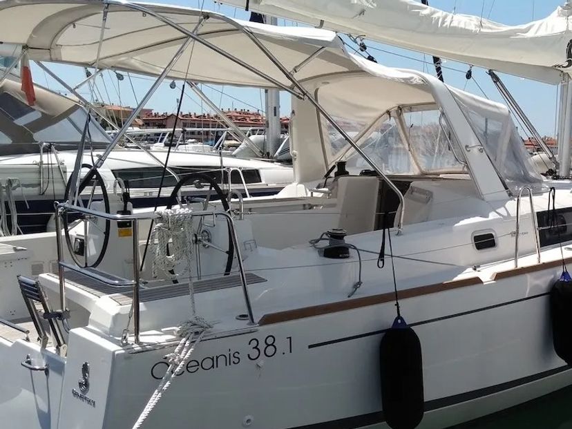 Beneteau 38 Follia