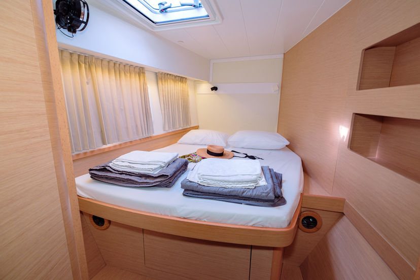 Lagoon 42 Plous