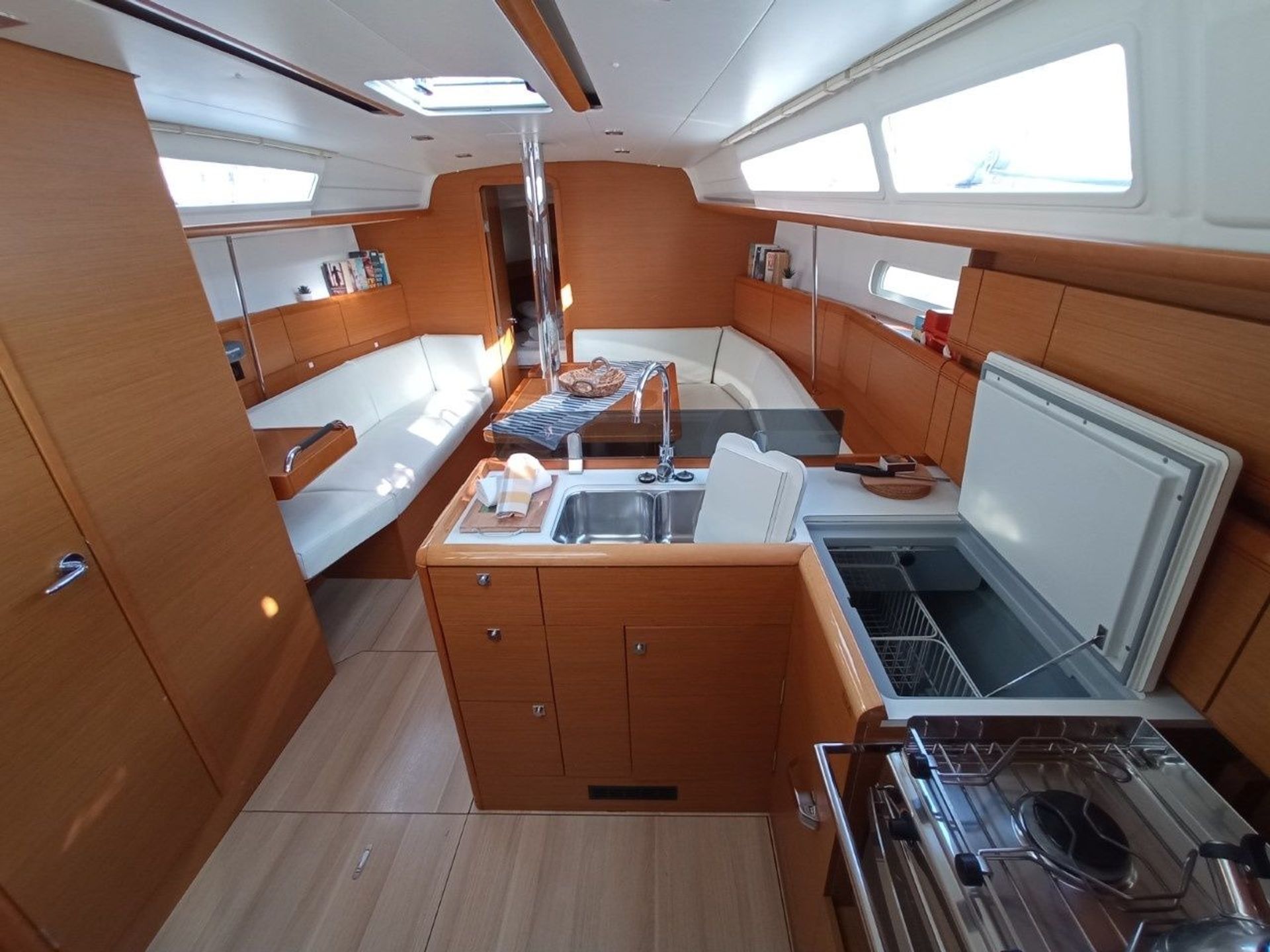 7609848820000108736_Fearless_interior.jpg