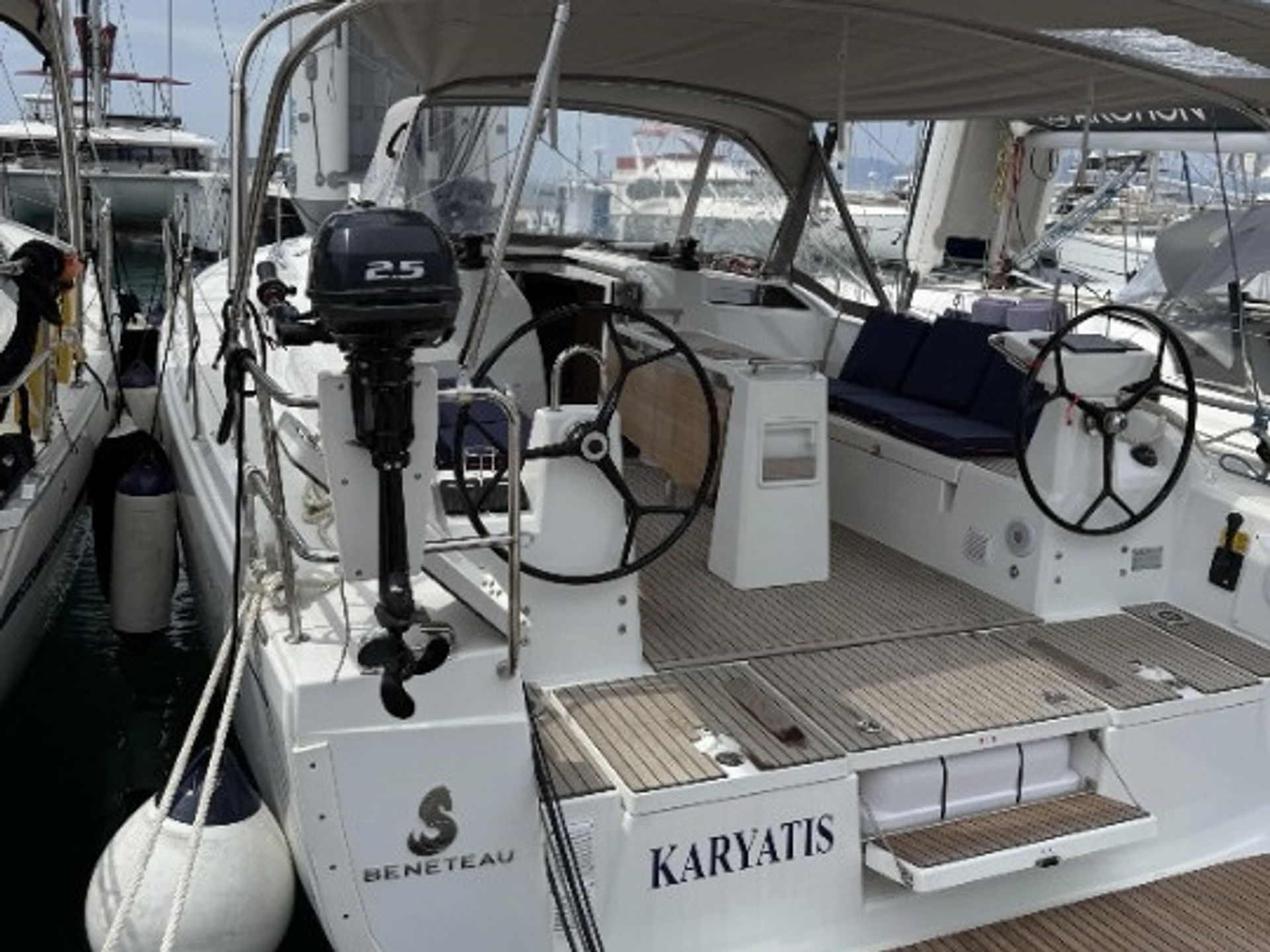 7609977200000108736_Karyatis_main.jpg