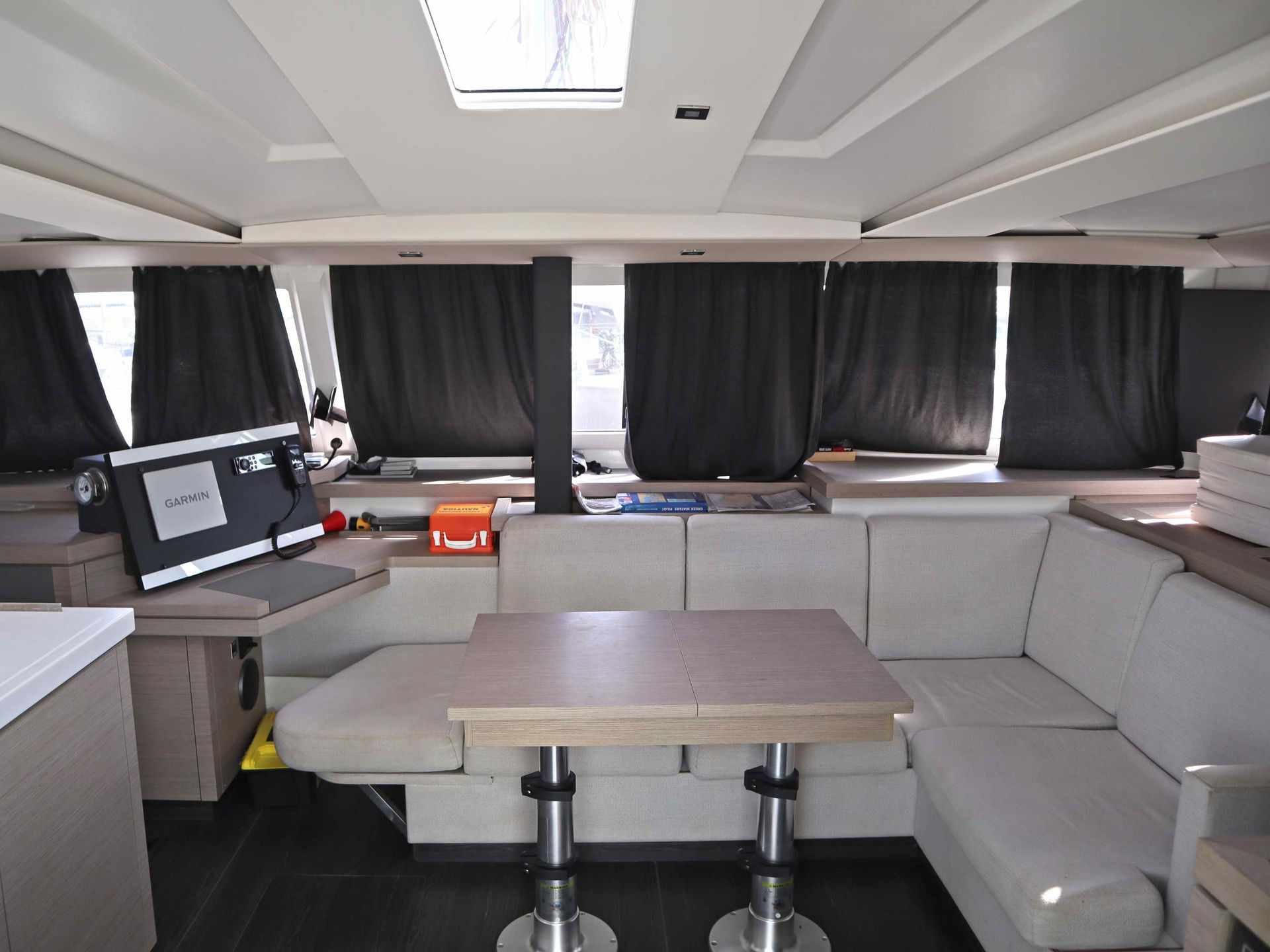 7616076040000108736_HannahIII_interior.jpg