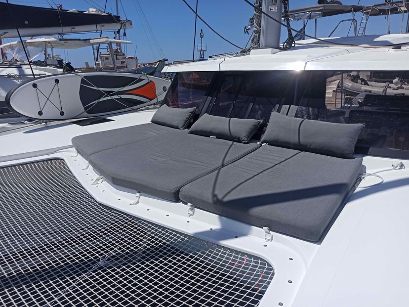Fountaine Pajot 40 ALMIRIKI