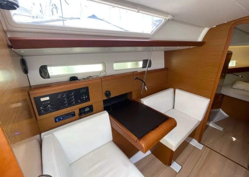 Jeanneau 41 BLUEBERRY