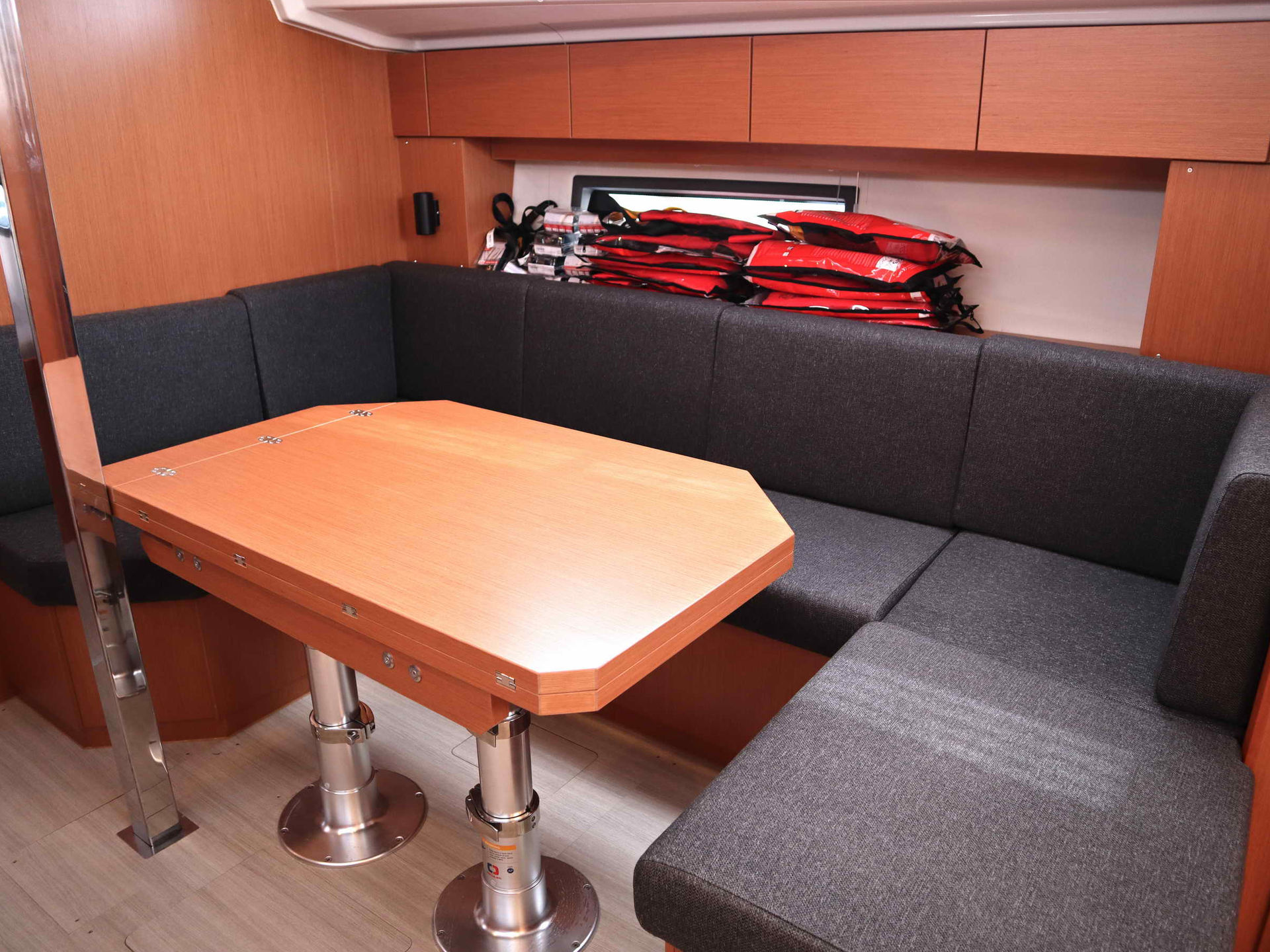 7621593270000108736_Lima_interior.jpg