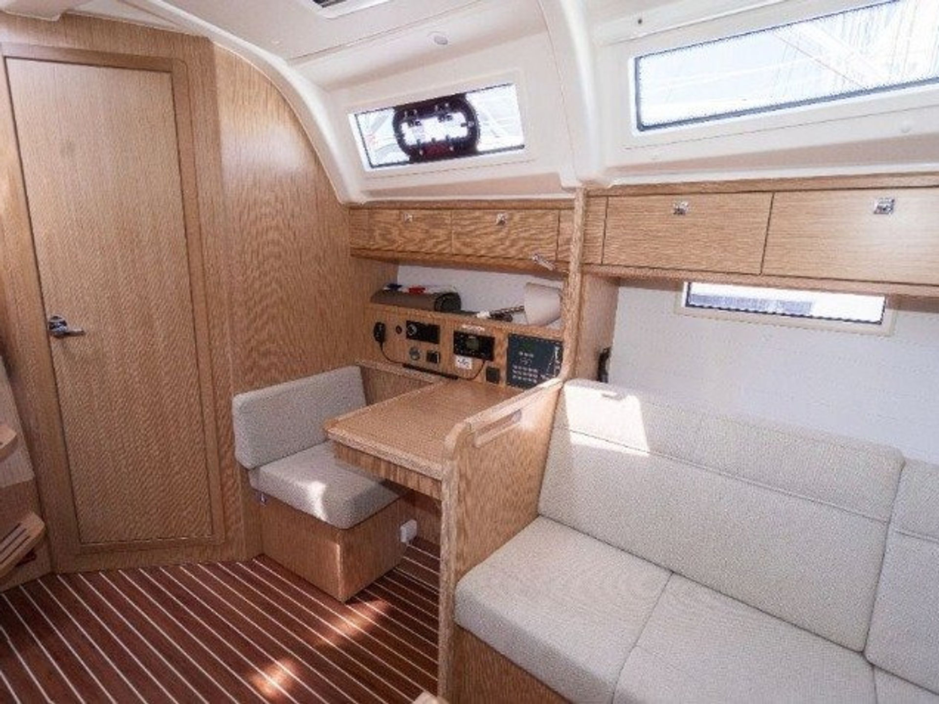 7622490020000108736_KATA_interior.jpg