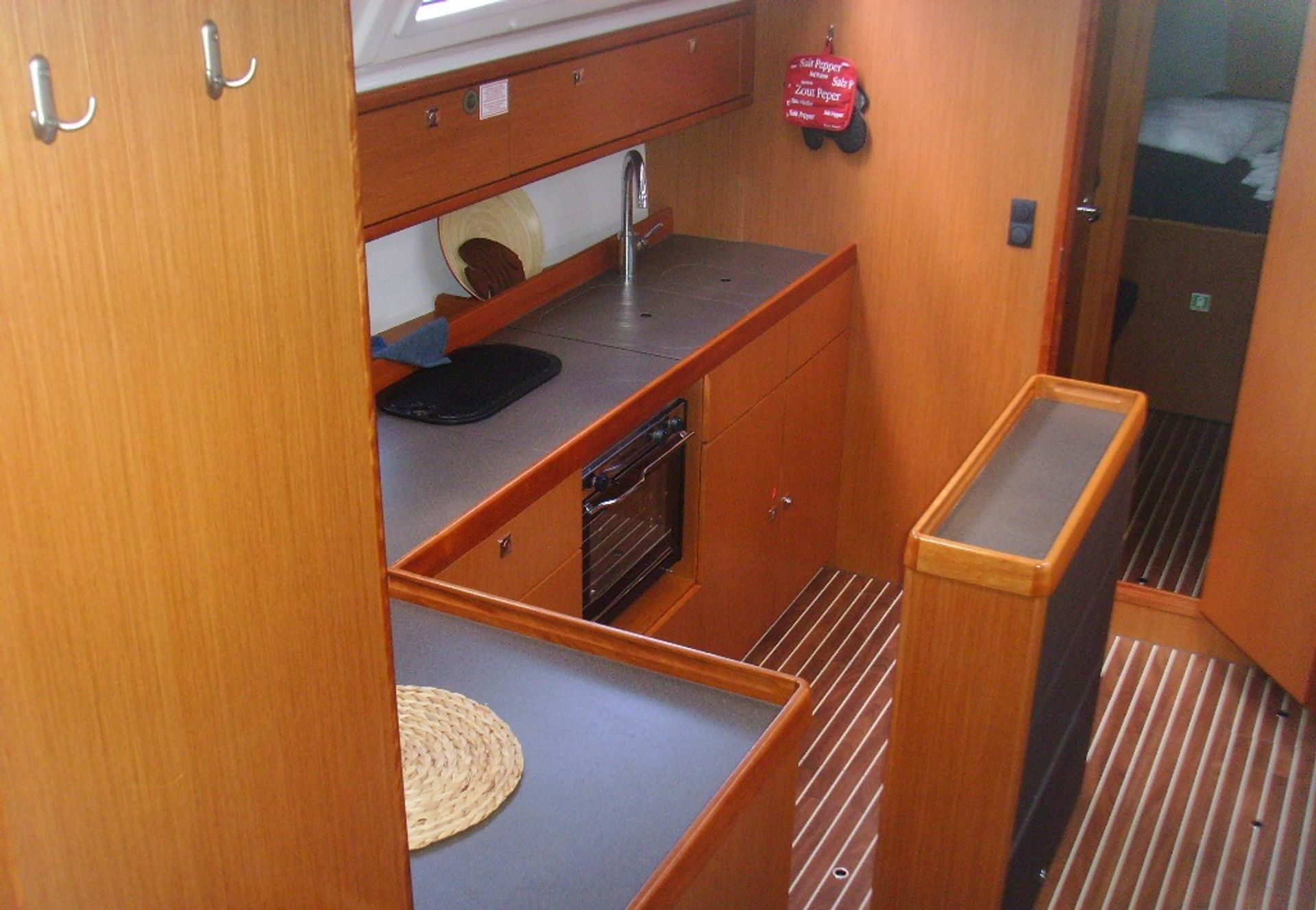 7664630497100923_KITCHEN.JPG