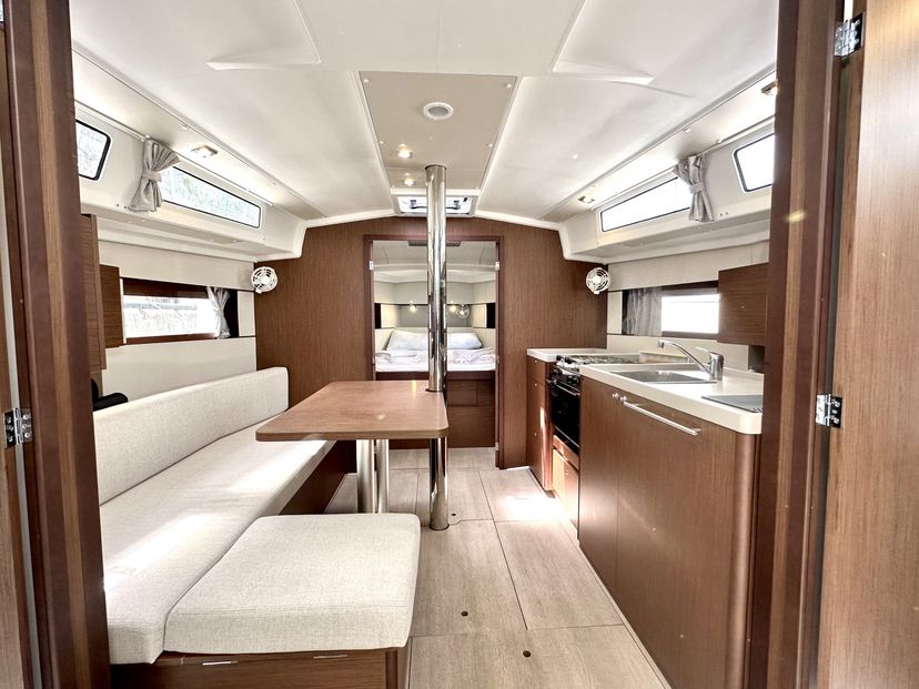 Beneteau 38 Sail Lyra