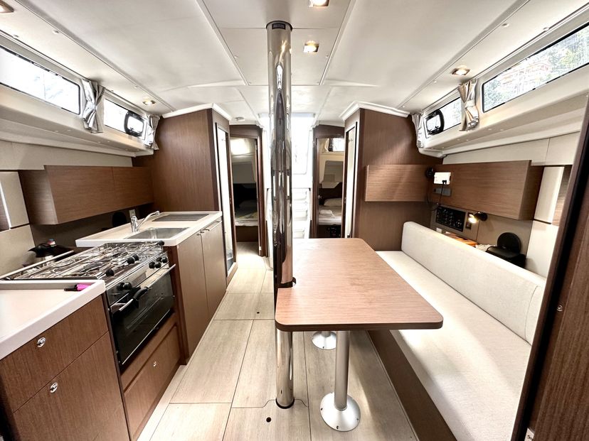 Beneteau 38 Sail Lyra