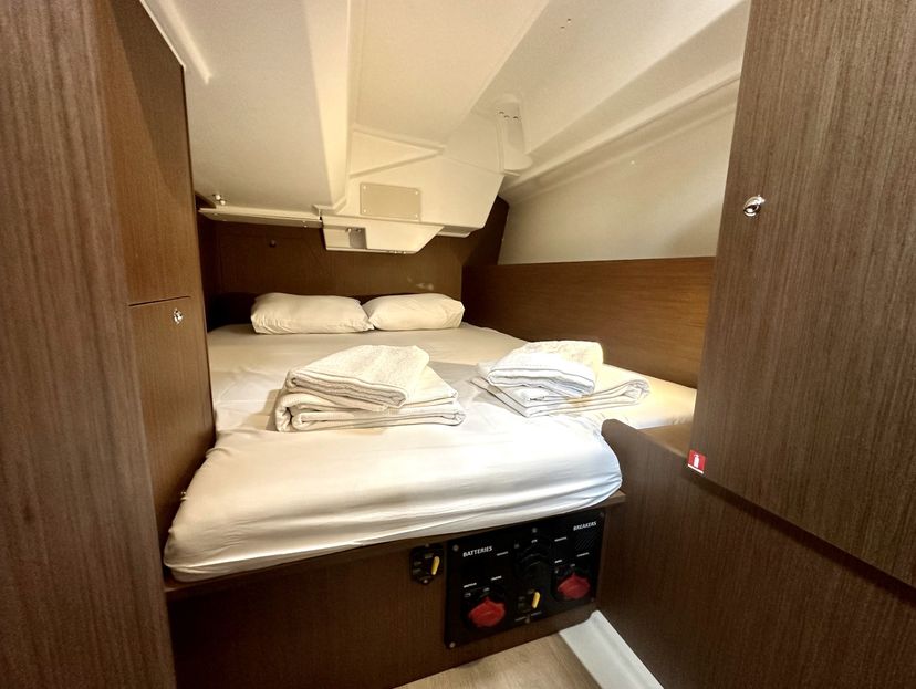 Beneteau 38 Sail Lyra