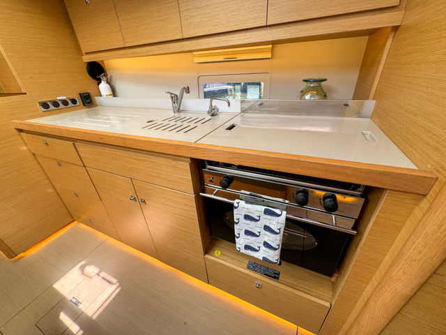 Dufour Yachts 43 Slowdown