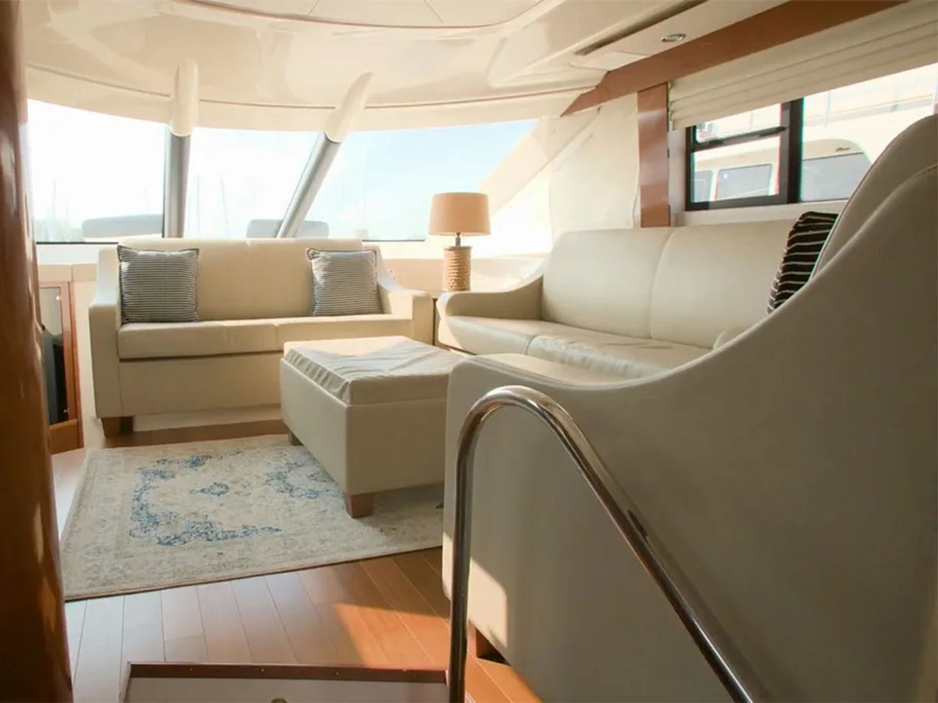 7695374050000108105_Sea_Dancer_interior.jpg