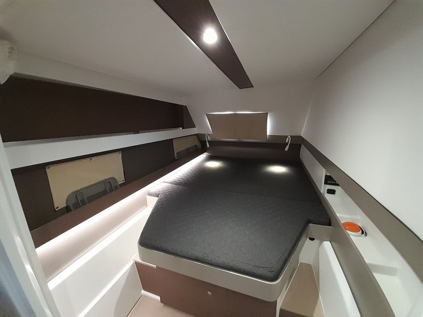 Bali Catamarans 4.1 Iroula