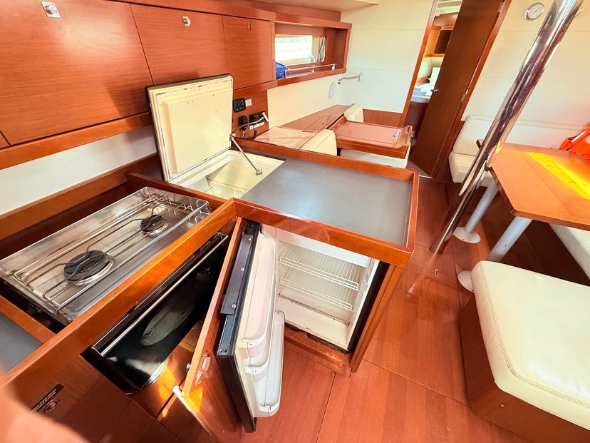 Beneteau OCEANIS 41 Sluničko